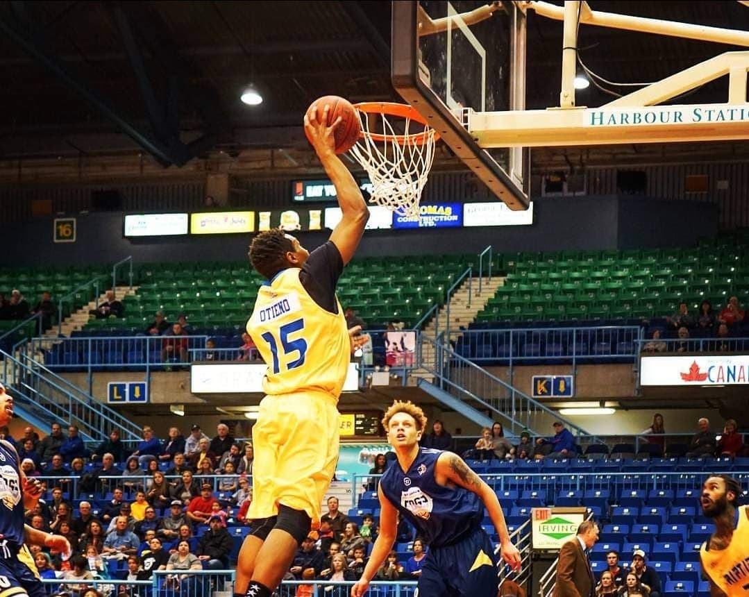 Kenny Otieno dunking